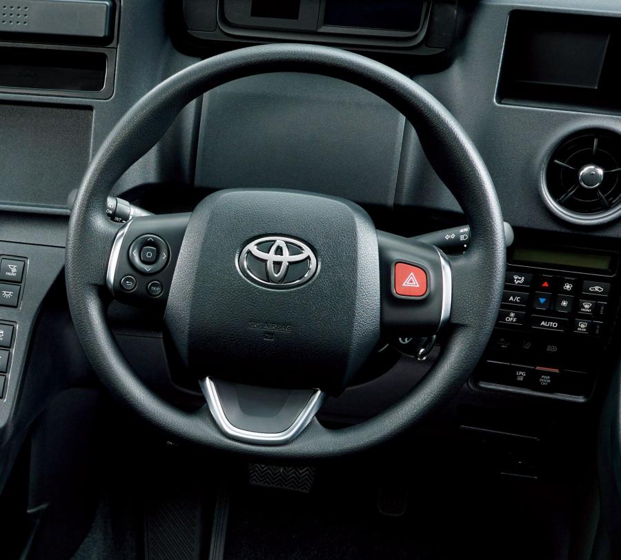Детали интерьера Toyota JPN Taxi 2017 года  (фото 13 из 16)